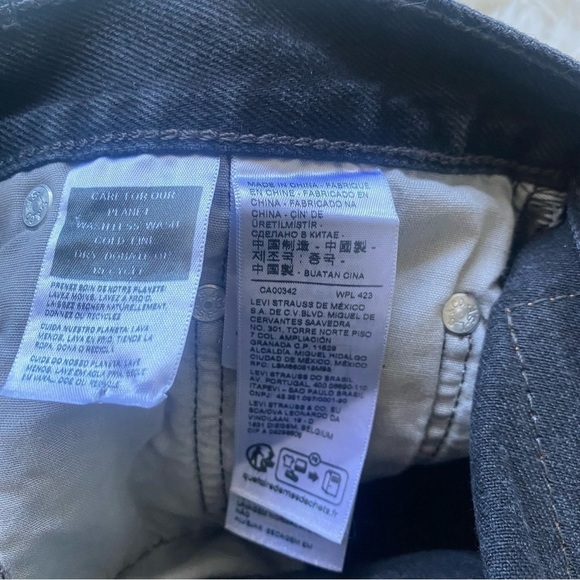 Levi’s 501 Original Short in Stowaway - Picture 9 of 10